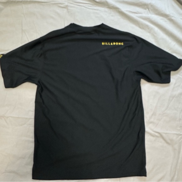 Men’s Billabong Rashguard - Picture 2 of 6
